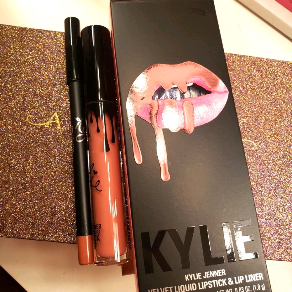 💓KYLIE BARE LIP KIT💓